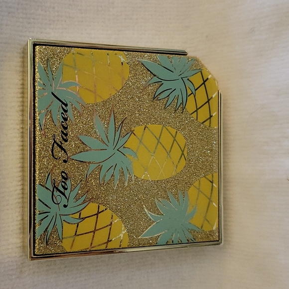 Too Faced Pineapple Paradise Bronzer - Picture 2 of 3